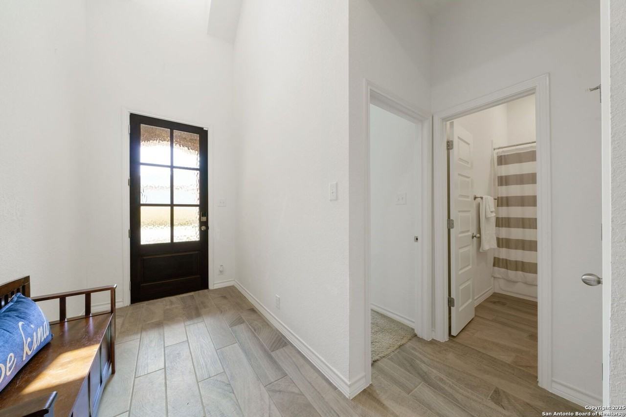 1524 Leeds Park - Photo 4 of 27