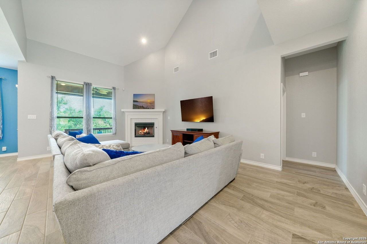 1524 Leeds Park - Photo 5 of 27