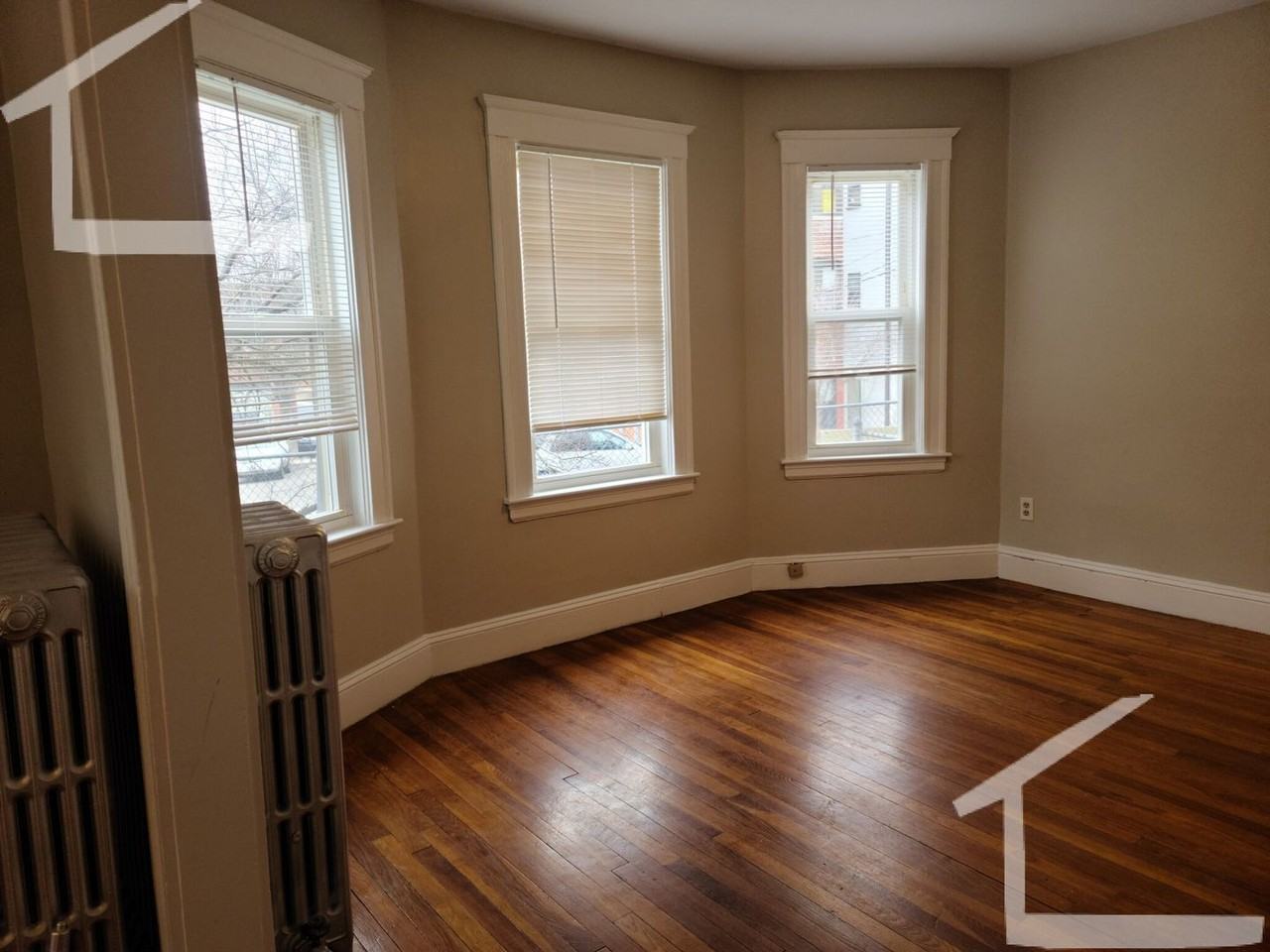 8 Woodside Ave - Photo 4 of 32