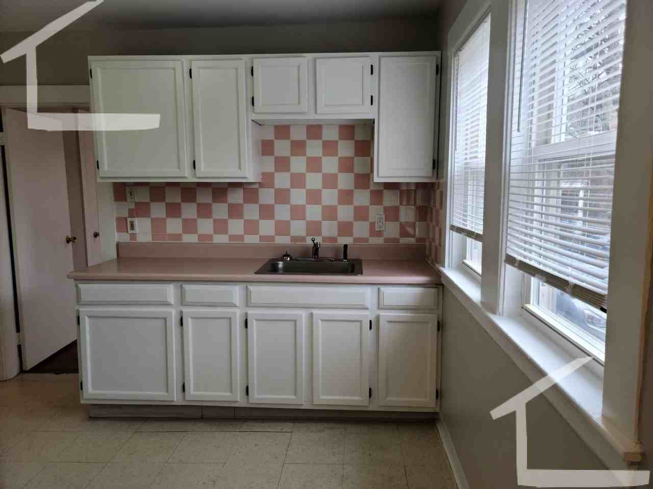 8 Woodside Ave - Photo 5 of 32
