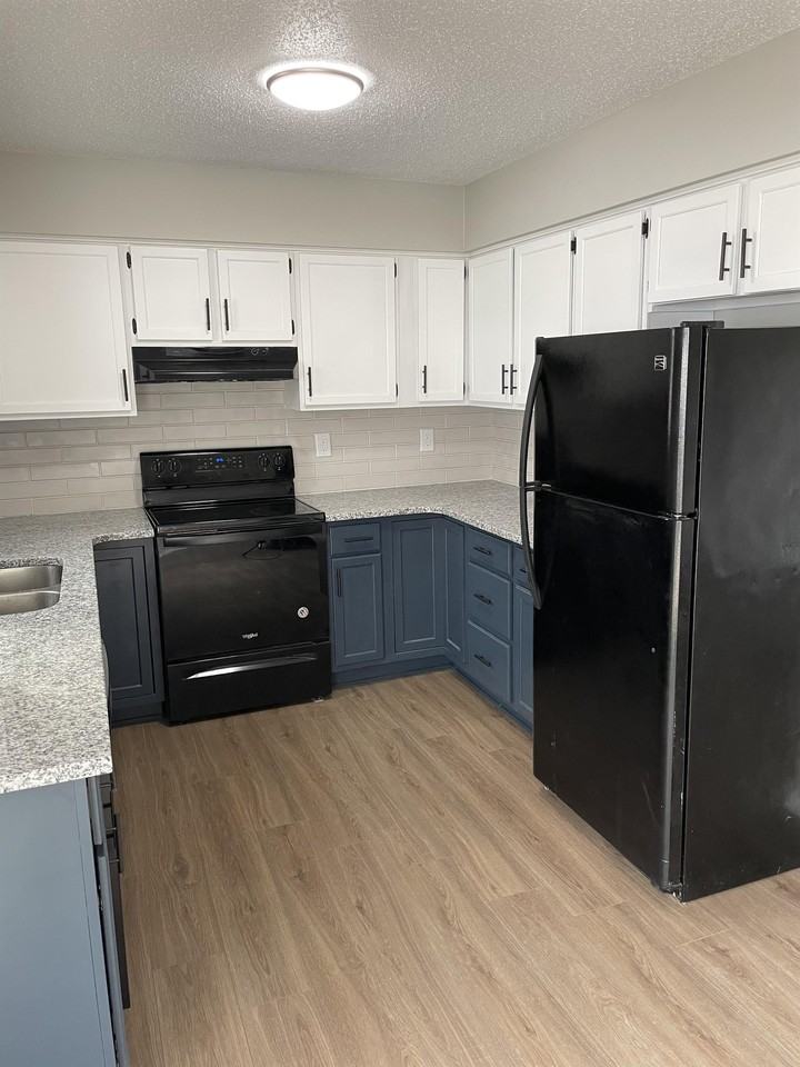 817 E Hackley Ave #1 - Photo 2 of 6