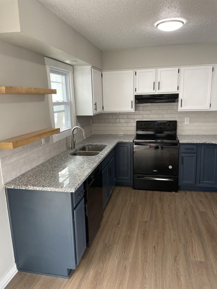 817 E Hackley Ave #1 - Photo 3 of 6