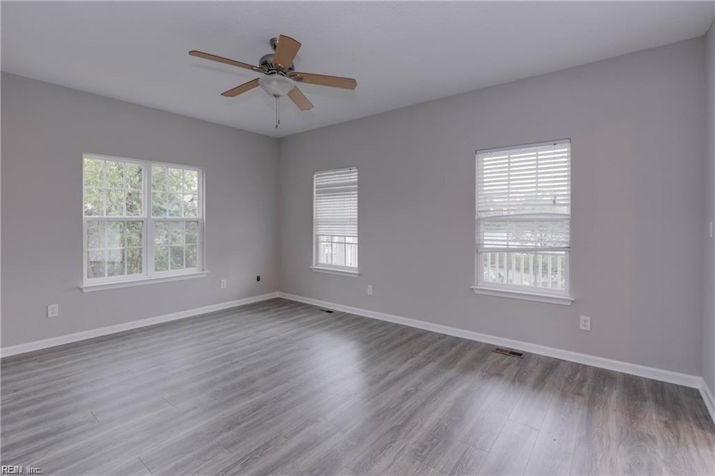 843 51st St #1 - Photo 5 of 27