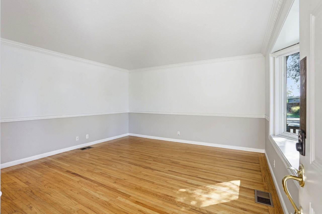 933 Barstow Ct #1 - Photo 3 of 24