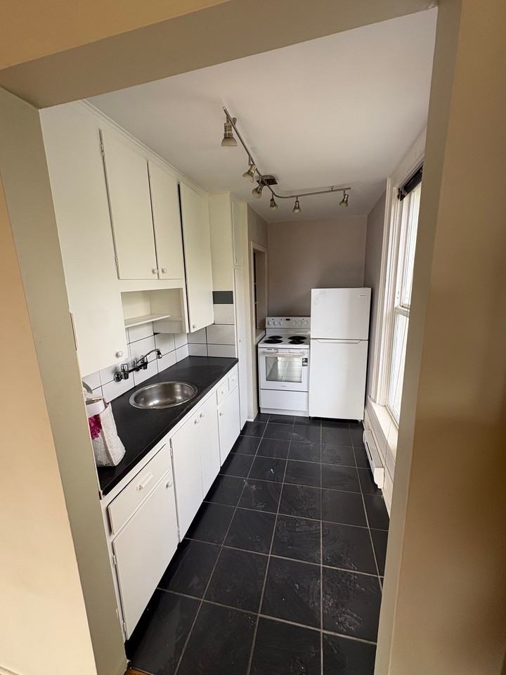 1150 Summit Ave #102 - Photo 4 of 11