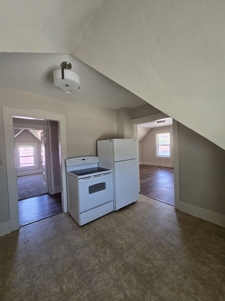 1007 W Maple St #3 - Photo 7 of 19