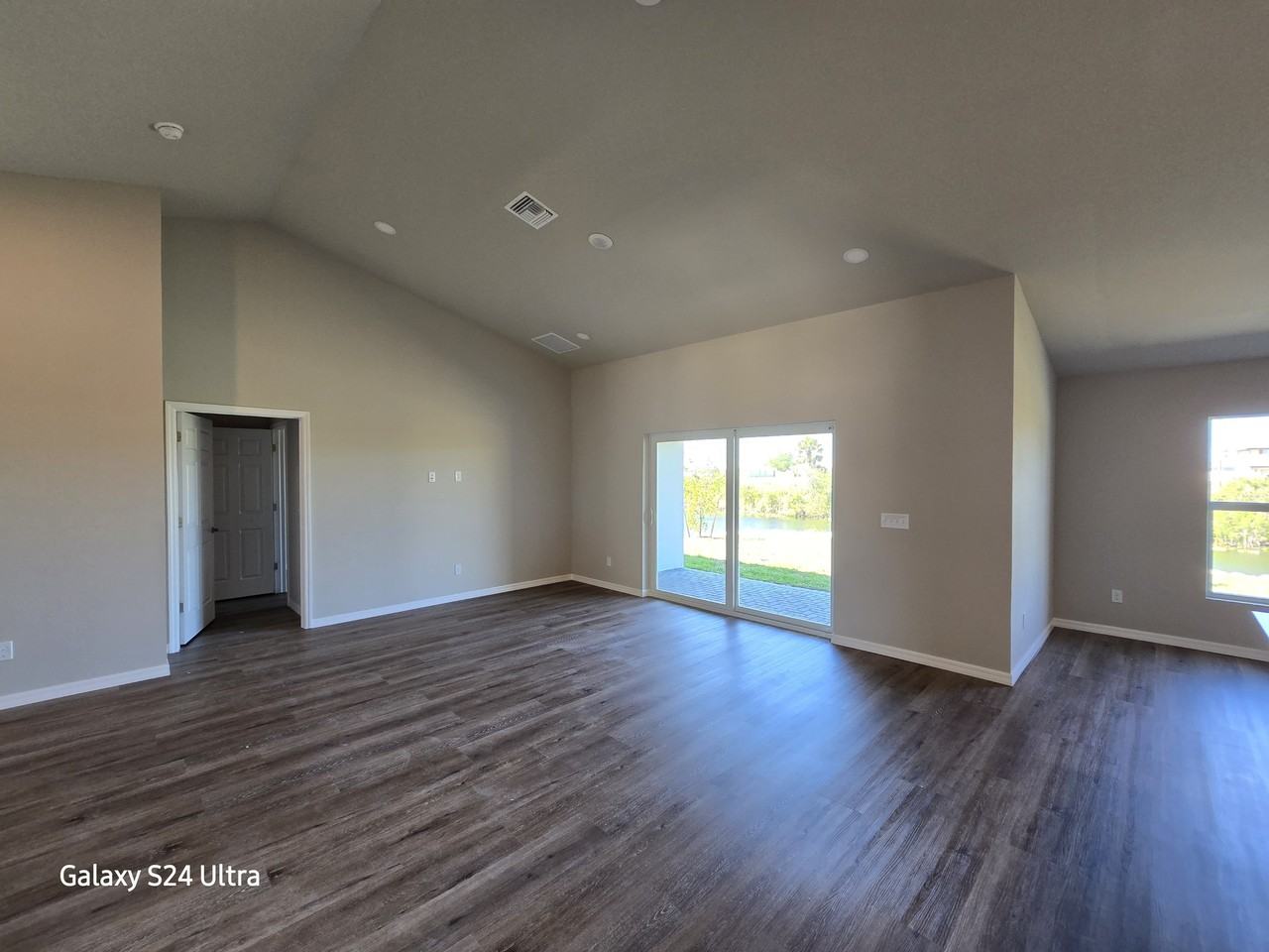 2936 Nw 4th Pl #0 - Photo 7 of 13