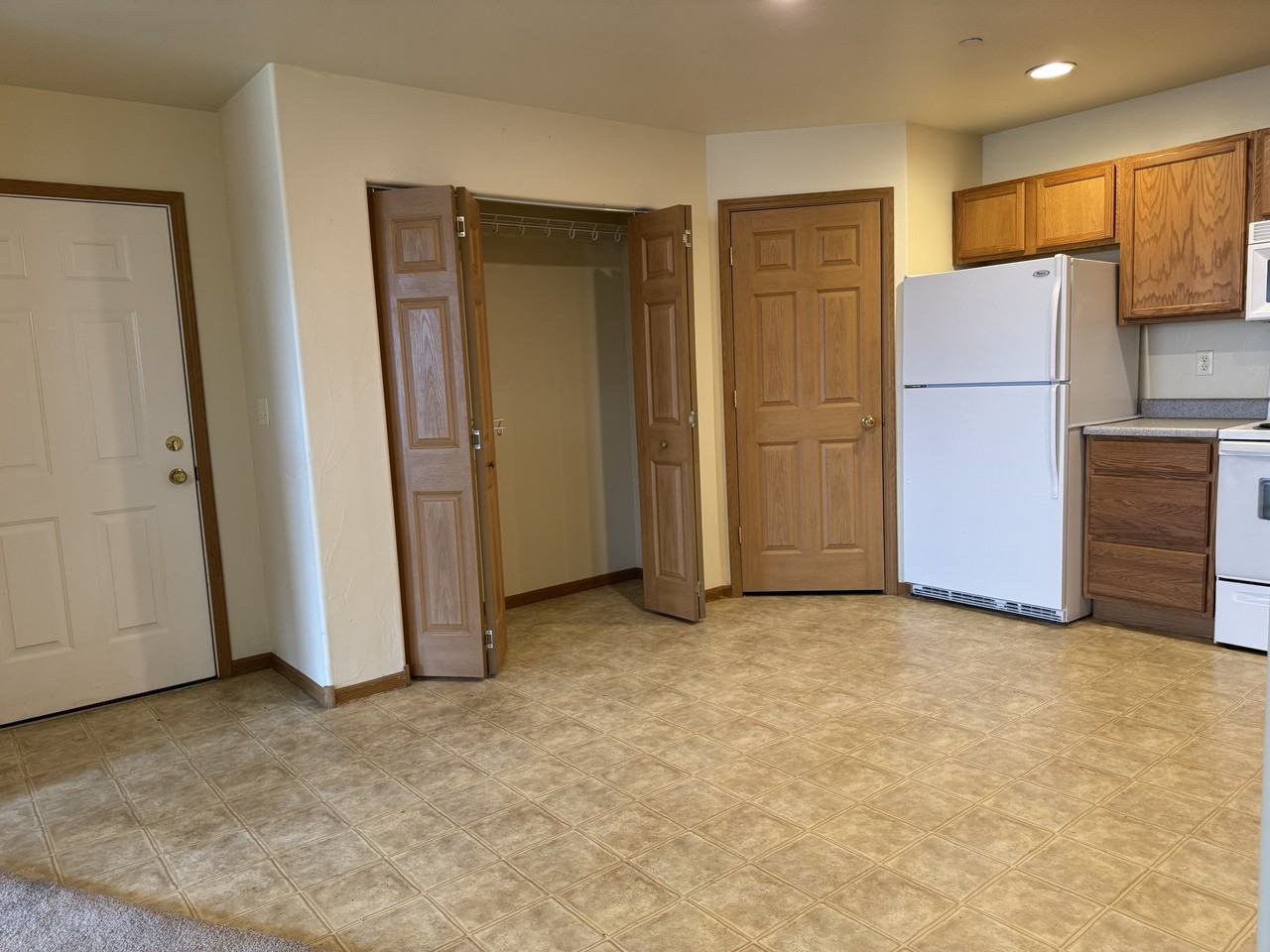 111 N Shore Dr #4 - Photo 6 of 17