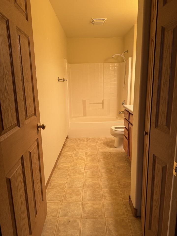 111 N Shore Dr #4 - Photo 7 of 17