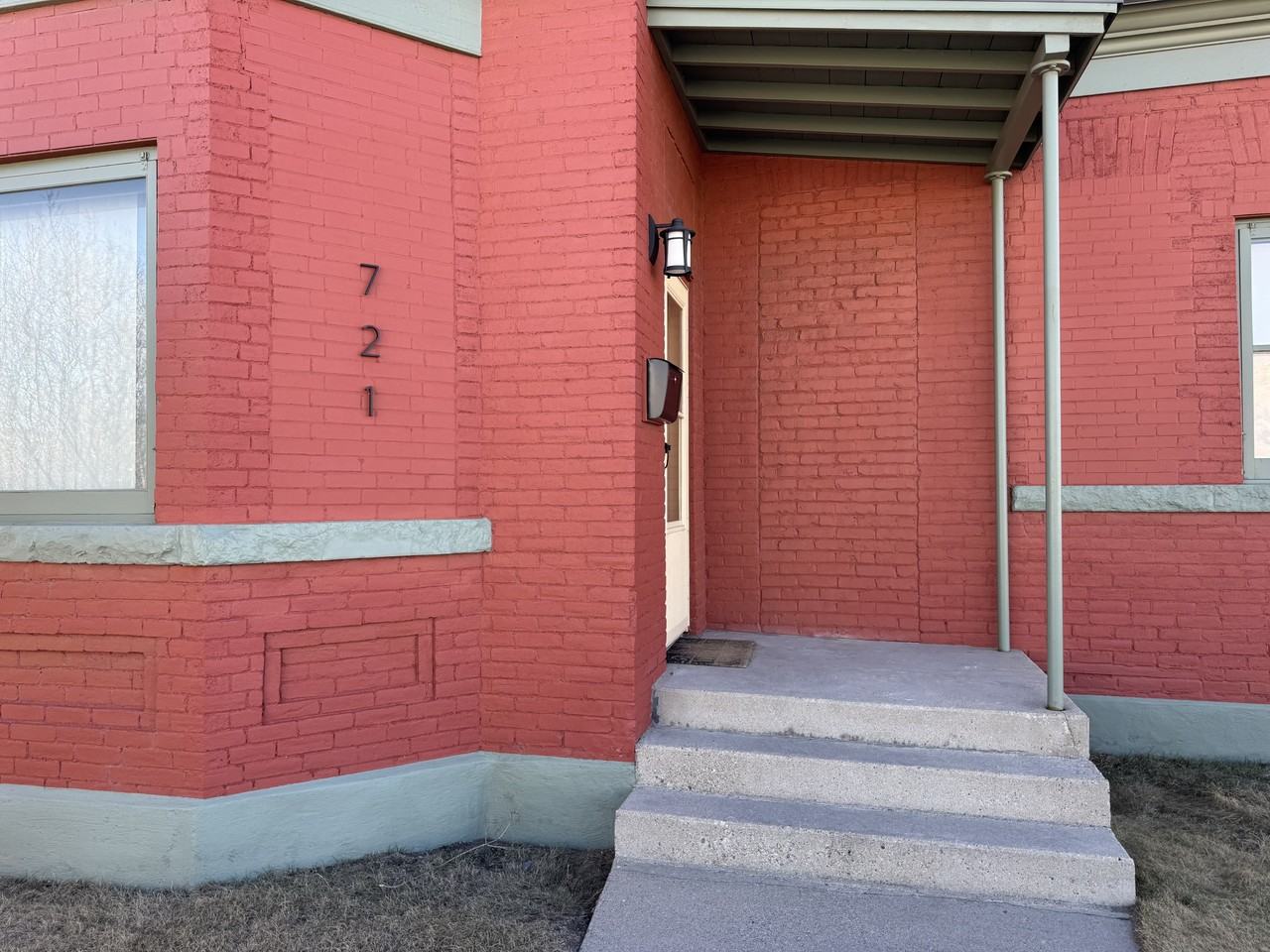 721 W Park Ave #721 - Photo 2 of 16