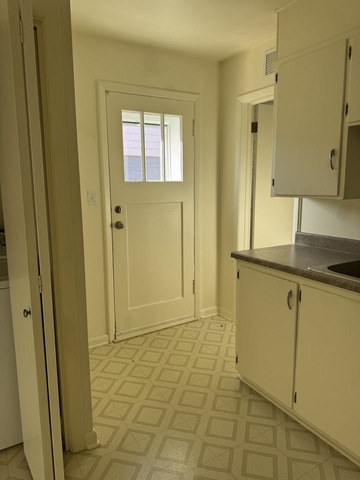 721 W Park Ave #721 - Photo 7 of 16