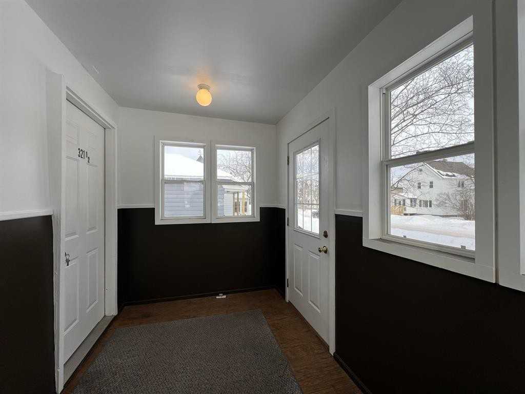 321 5th Avenue East - 321 1/2 #321-1-2 - Photo 3 of 18