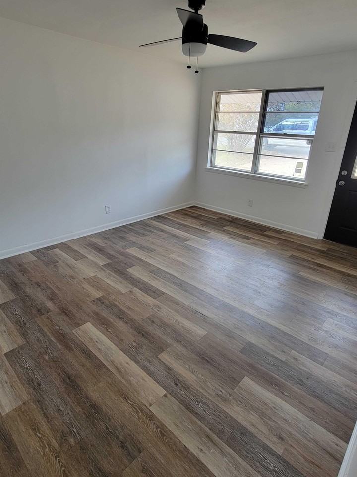 1 Oakview Dr #1 - Photo 3 of 9