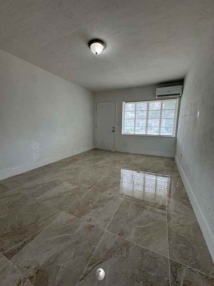 9315 Nw 14th Ave #9315 - Photo 2 of 13