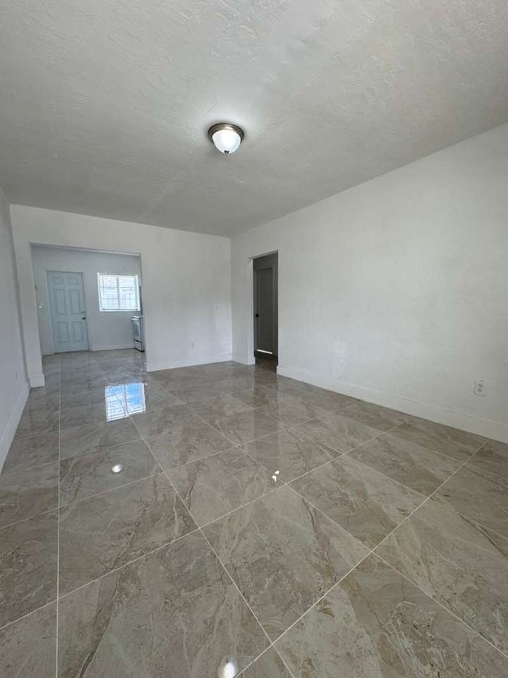 9315 Nw 14th Ave #9315 - Photo 3 of 13