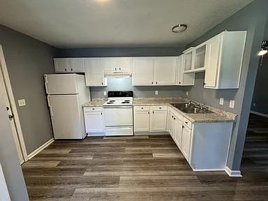 808 Royal St #B - Photo 3 of 10