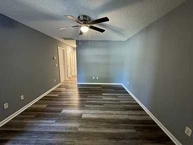 808 Royal St #B - Photo 5 of 10