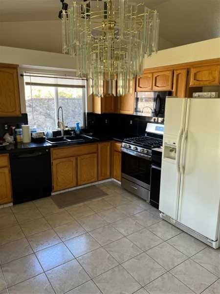 2502 Drummond Dr #1 - Photo 3 of 9