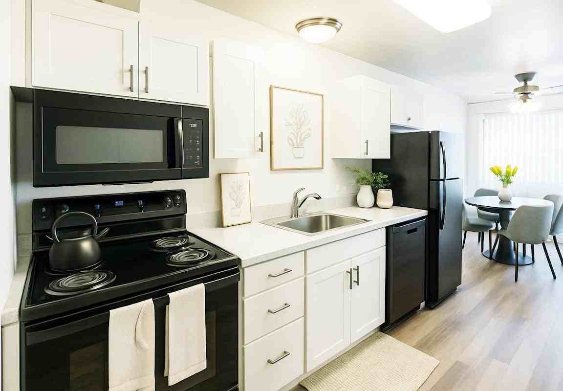 14744 Washington Ave - Photo 6 of 13