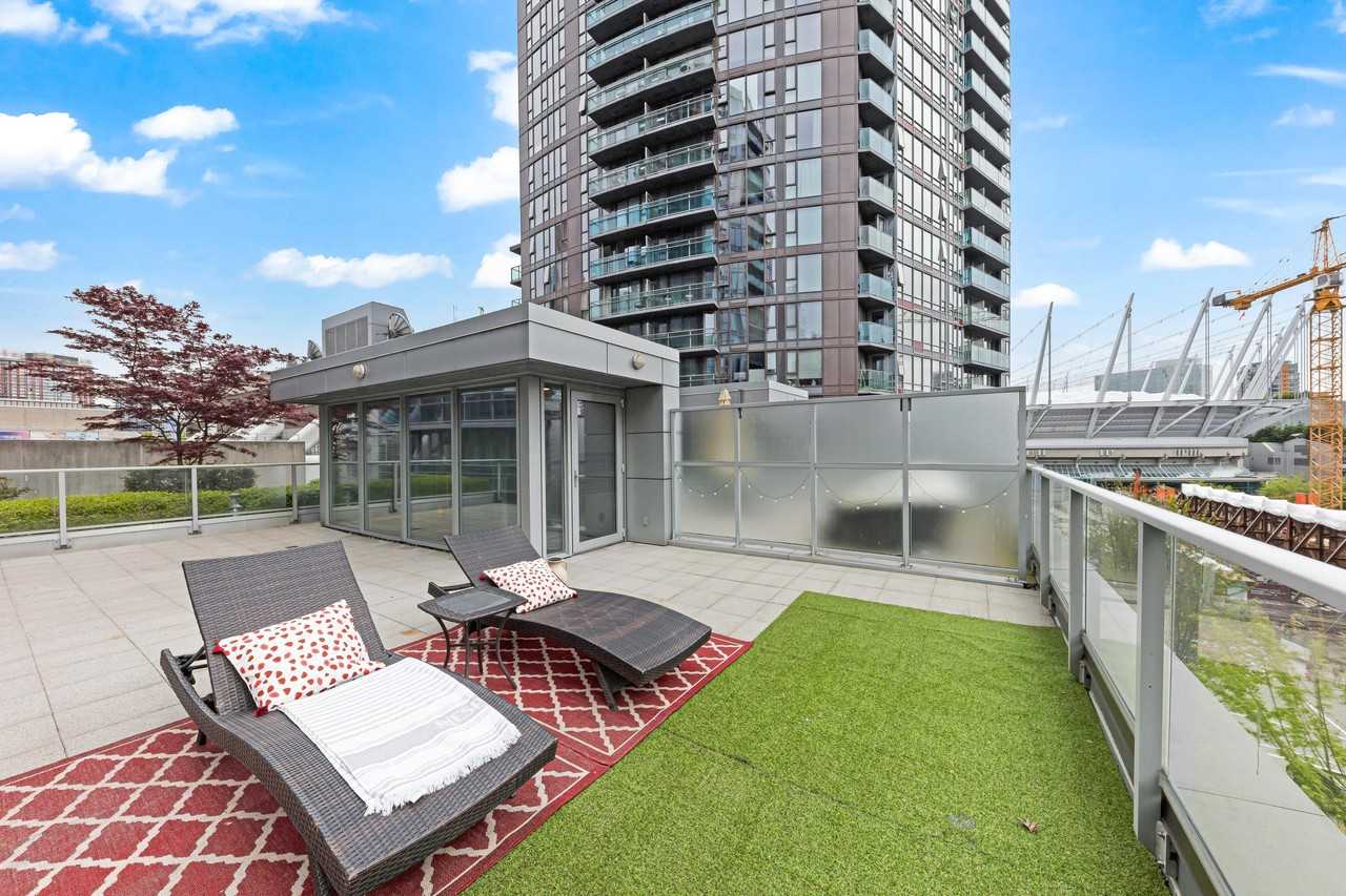 Robson St & Hamilton St #503 - Photo 3 of 10