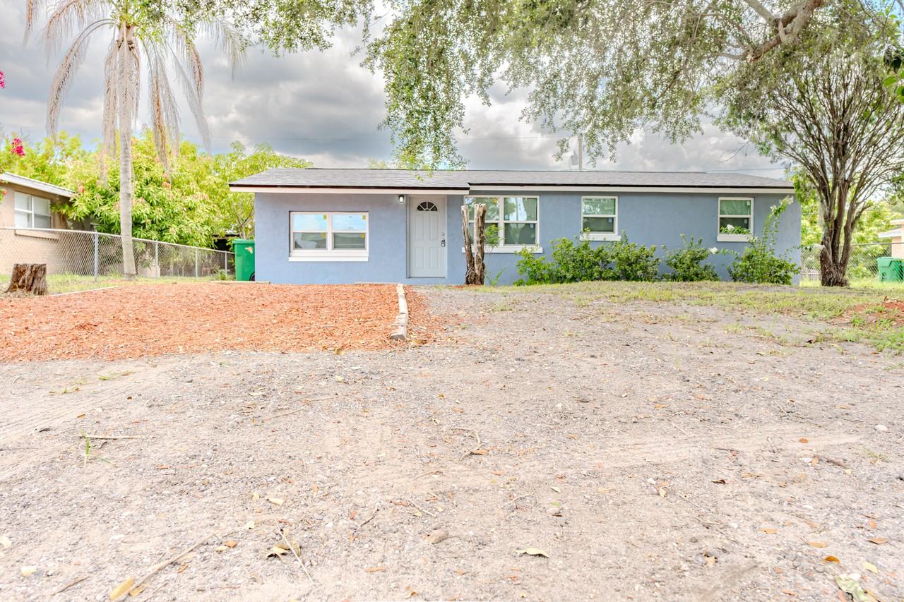 217 Betty Ave S #1 - Photo 4 of 35