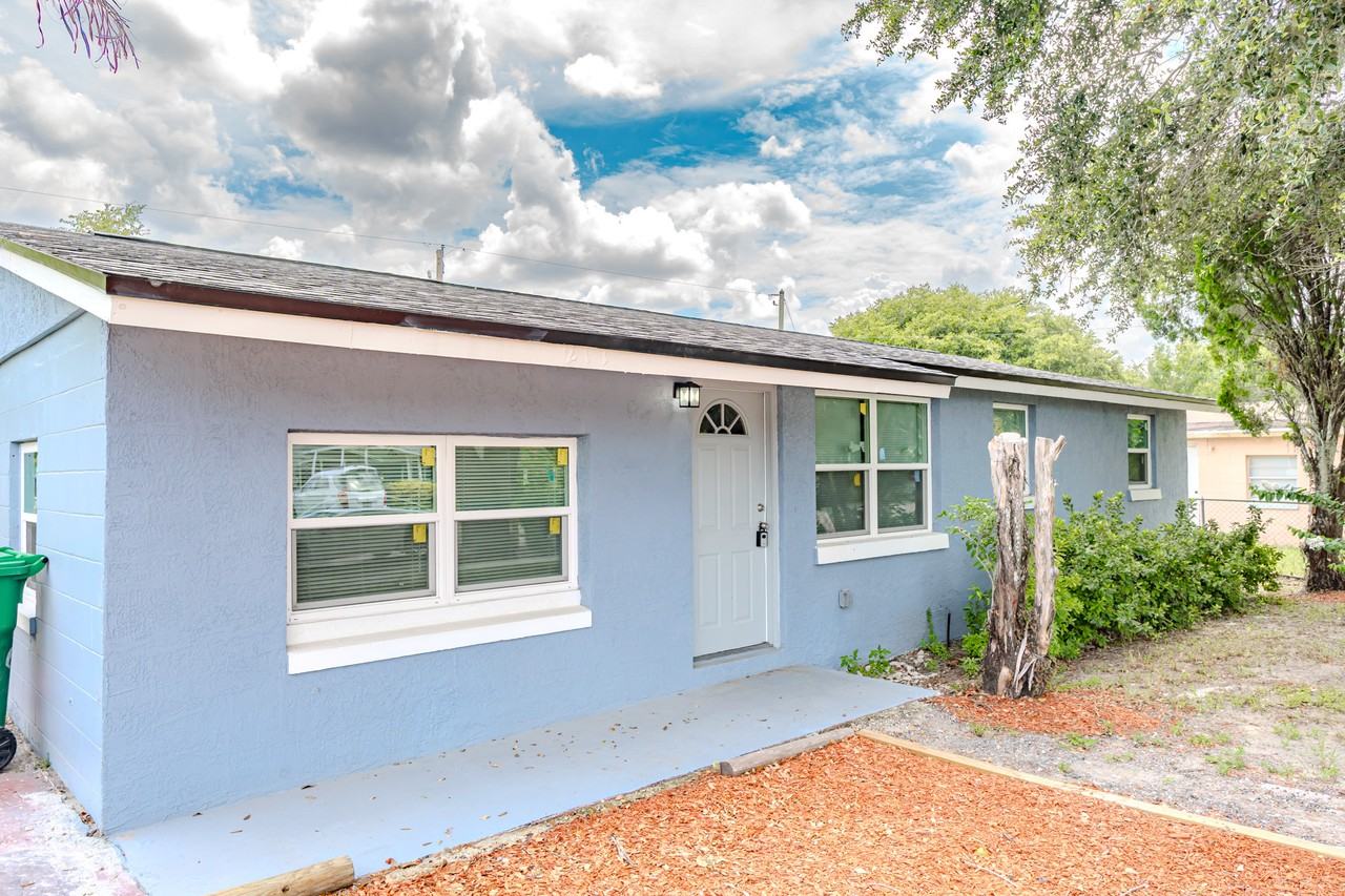 217 Betty Ave S #1 - Photo 5 of 35