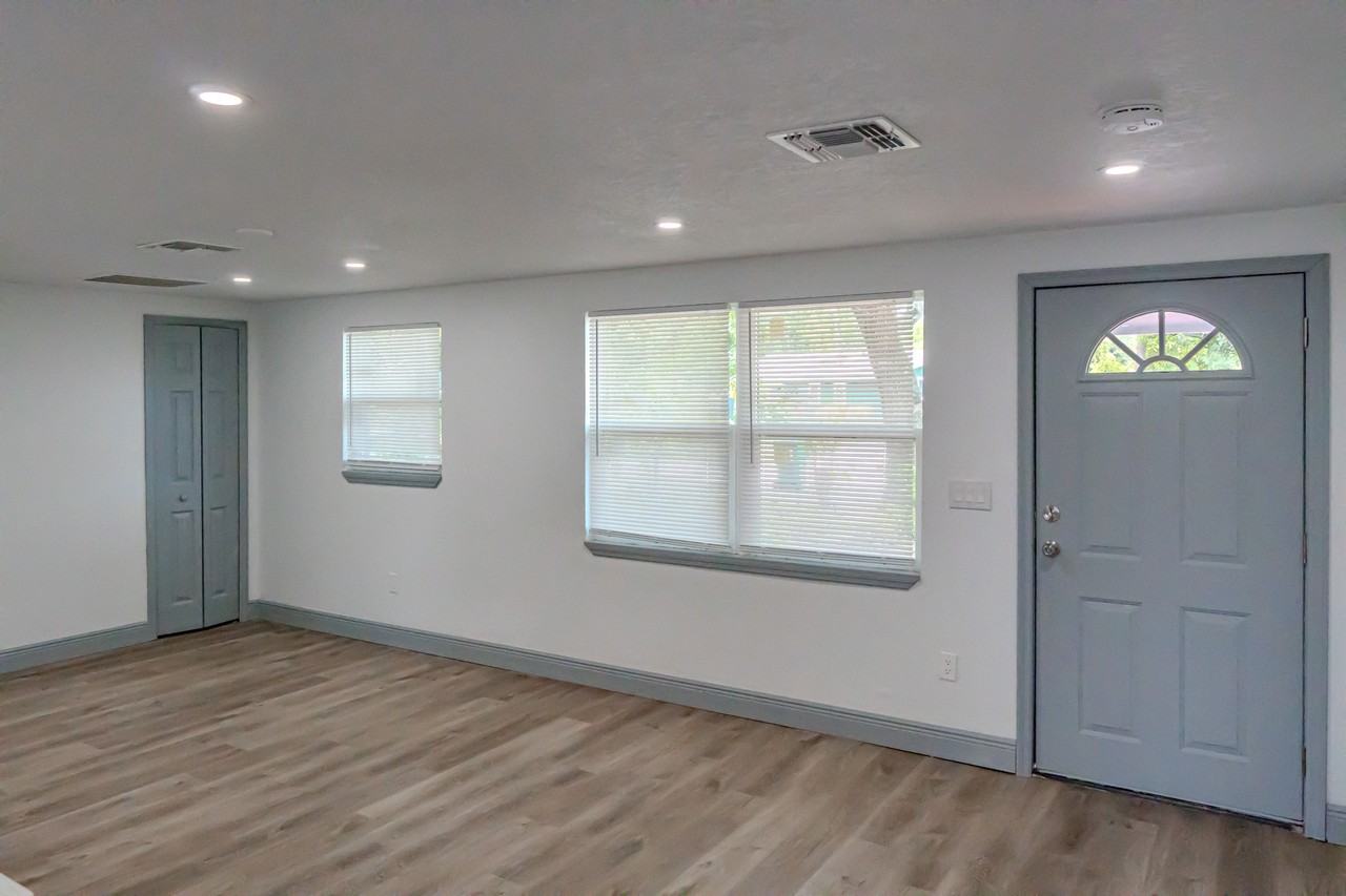 217 Betty Ave S #1 - Photo 6 of 35