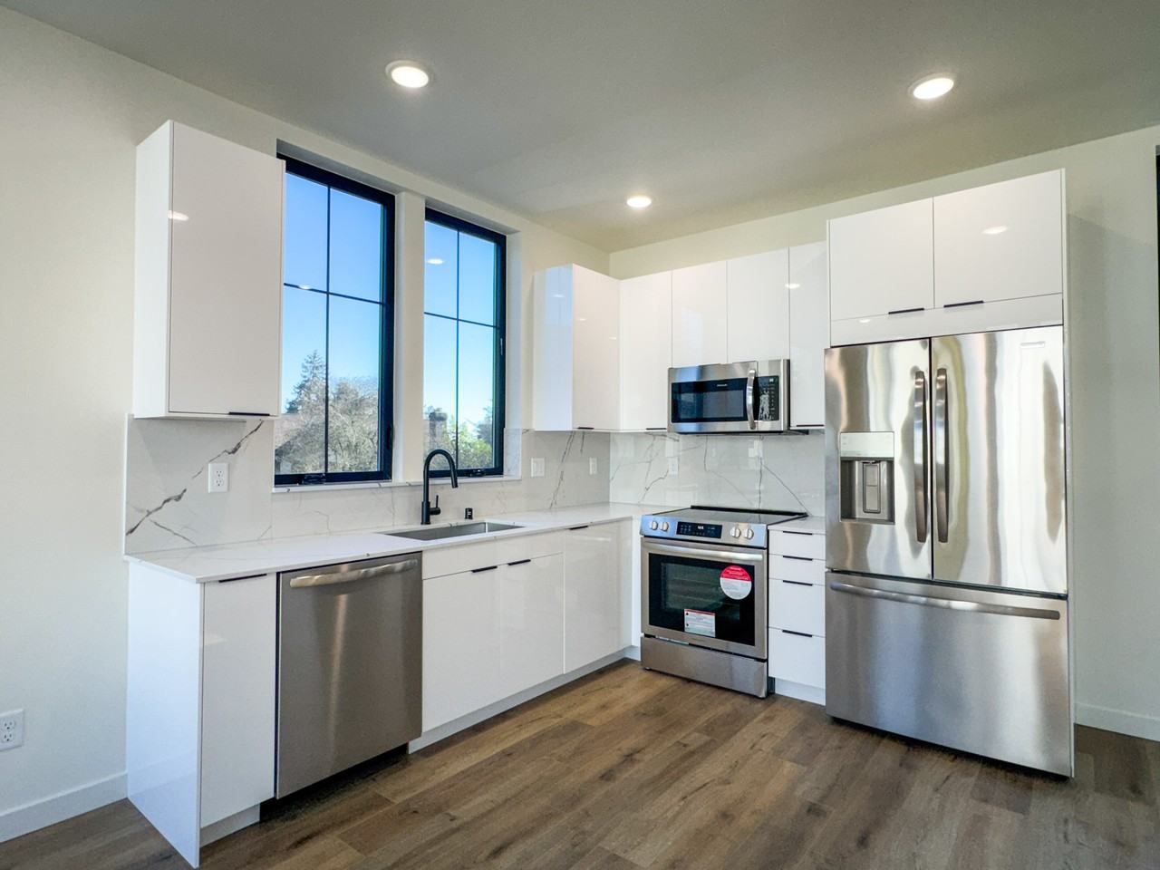 11552 Meridian Ave N #1 - Photo 5 of 19