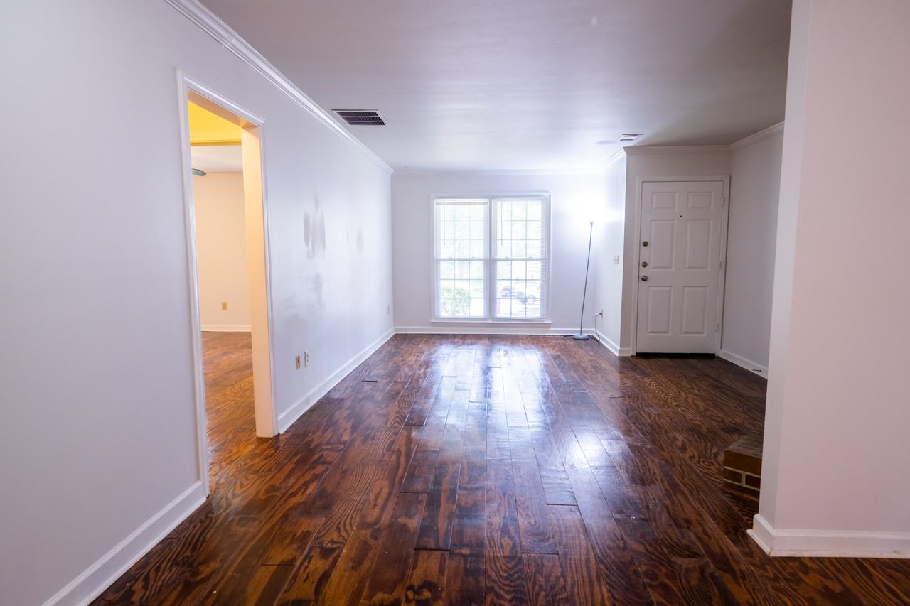 2496 Leeshire Rd #1 - Photo 3 of 15