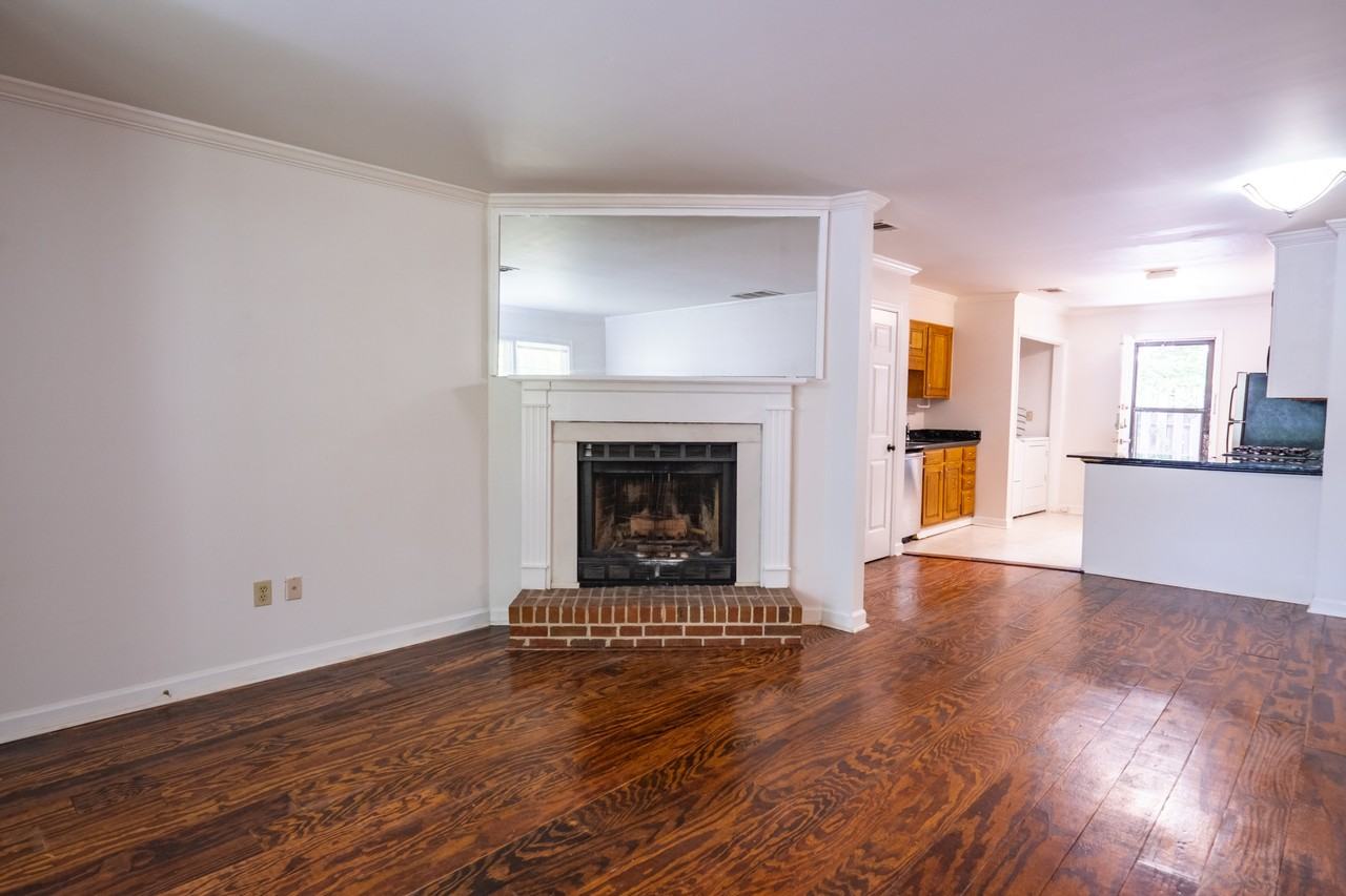 2496 Leeshire Rd #1 - Photo 5 of 15