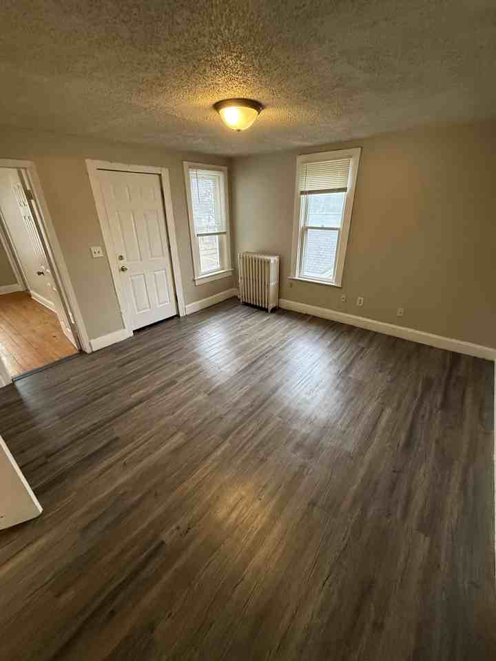 546 Edmund Ave #2 - Photo 3 of 7