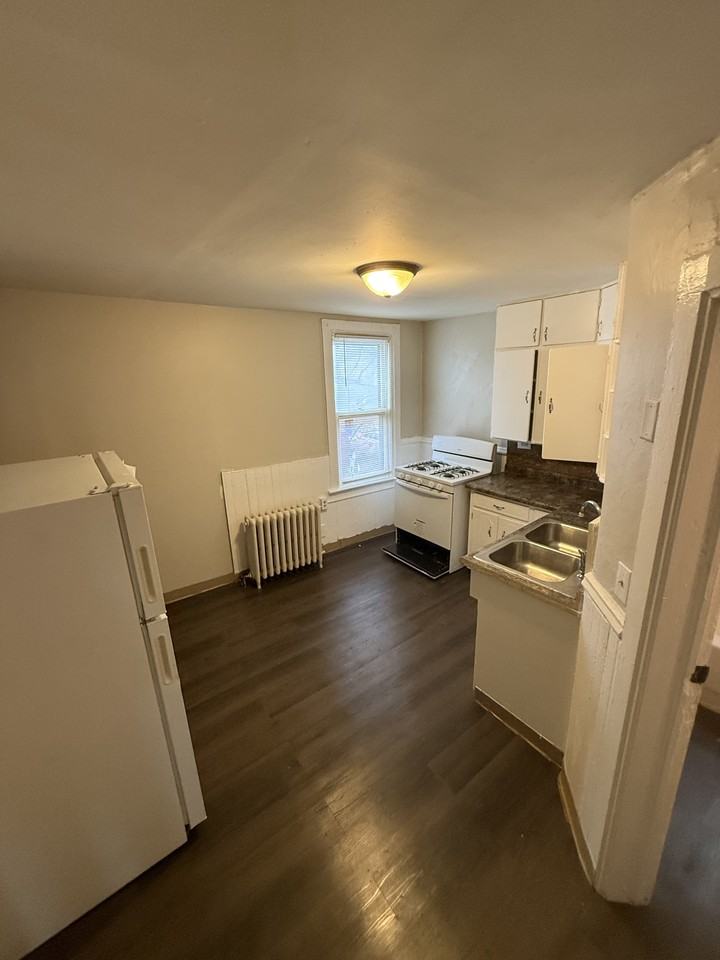 546 Edmund Ave #2 - Photo 4 of 7