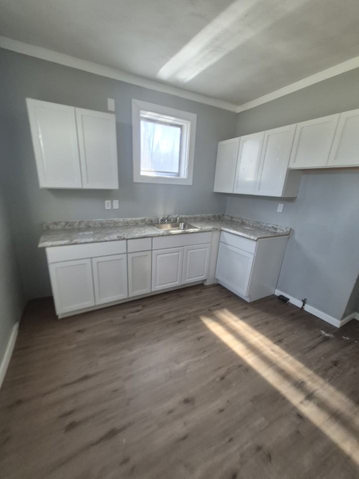 5664 Hamilton Ave #1 - Photo 7 of 26