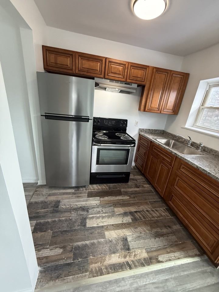 51 S Francis Ave #4 - Photo 2 of 8