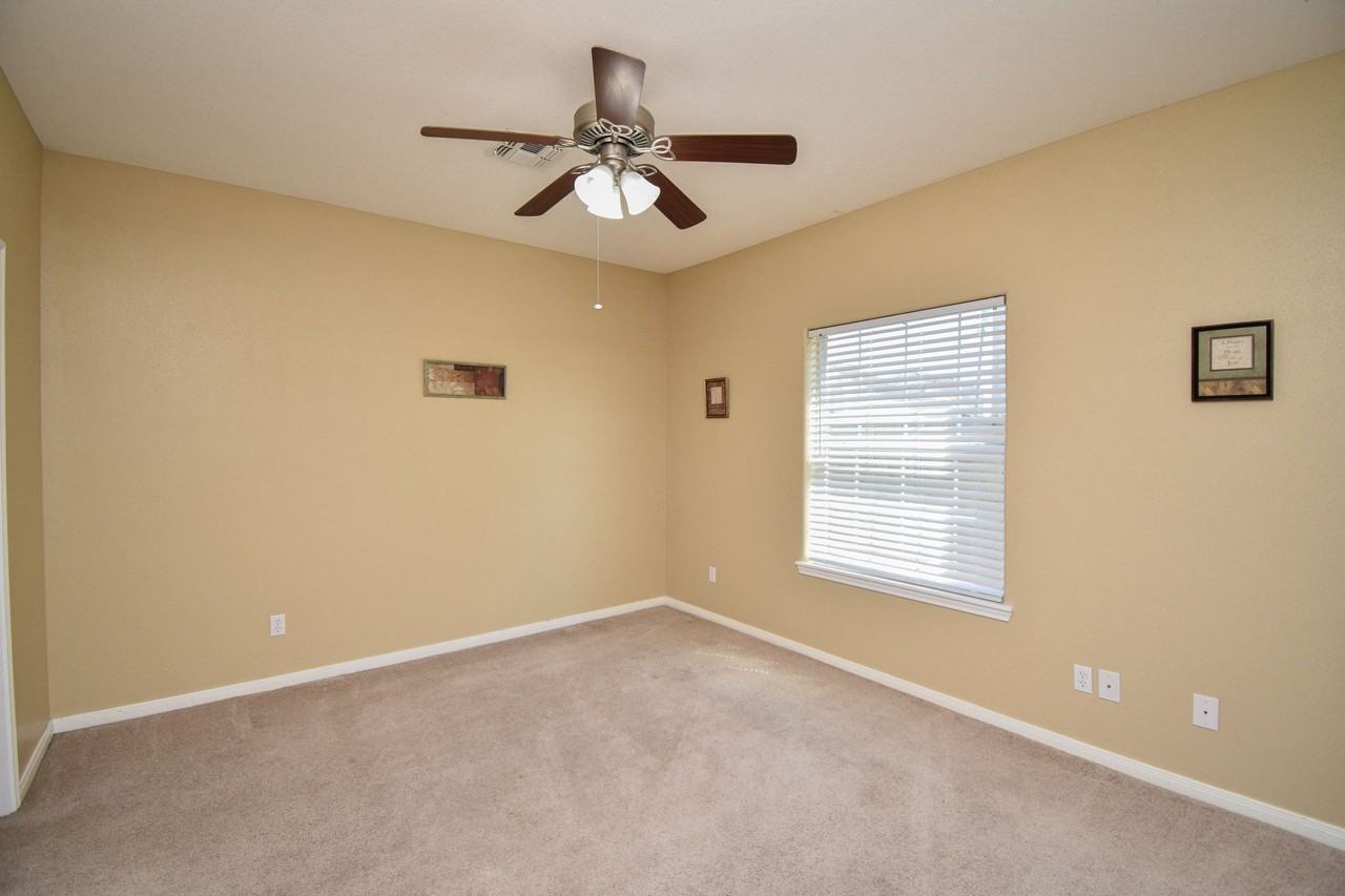 137 Sherwood DrApt D #D - Photo 5 of 5