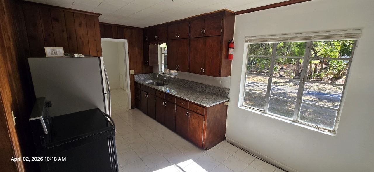 217 21st St E #217 - Photo 5 of 18