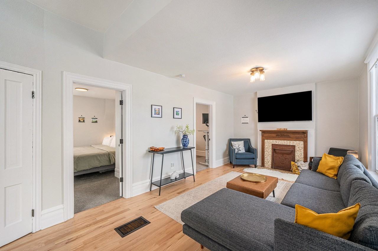 832 26th St #1 - Photo 5 of 39