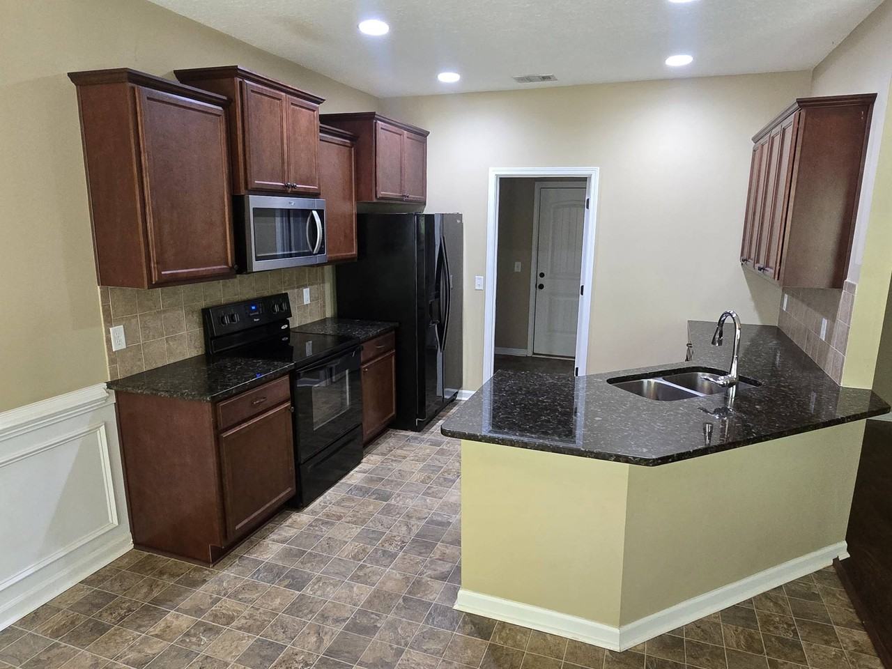 1256 Peacock Trl - Photo 4 of 10