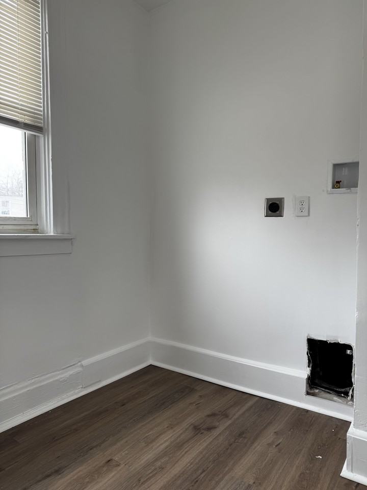 533 Hawthorne Ave #2 - Photo 4 of 9