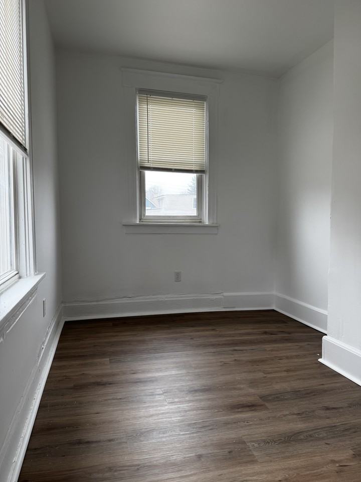 533 Hawthorne Ave #2 - Photo 5 of 9