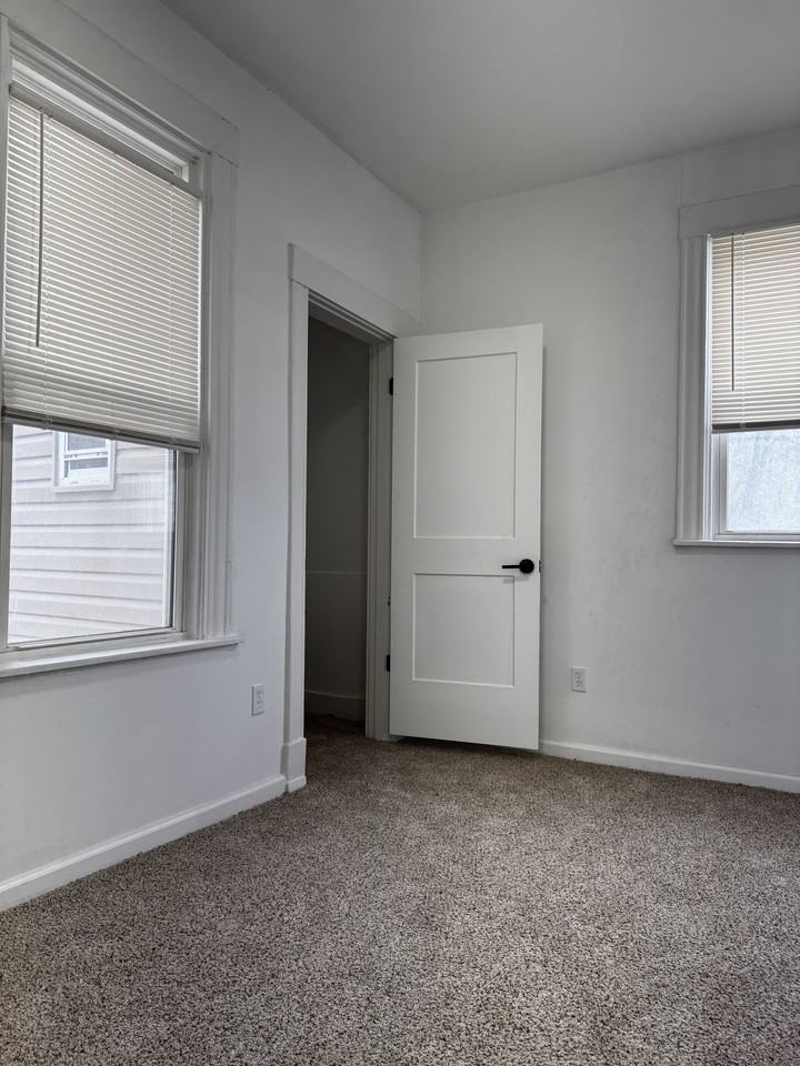 533 Hawthorne Ave #1 - Photo 7 of 9