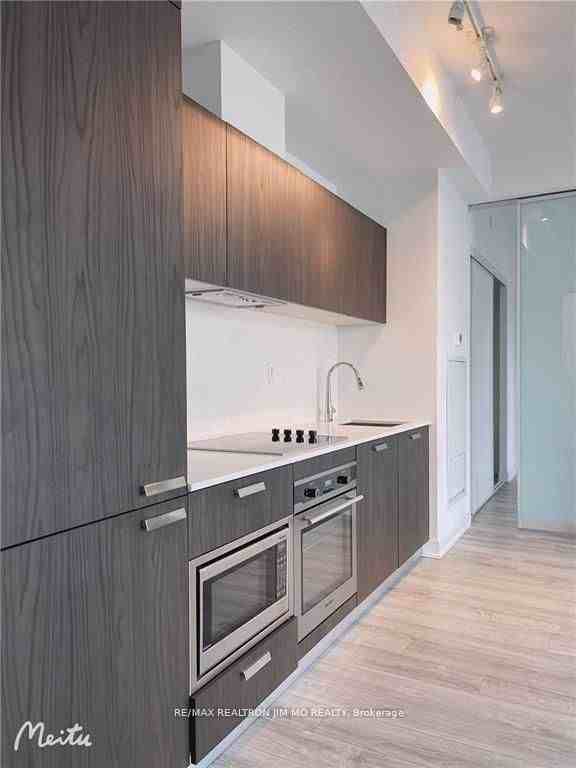 50 Charles Street East - Photo 3 of 7