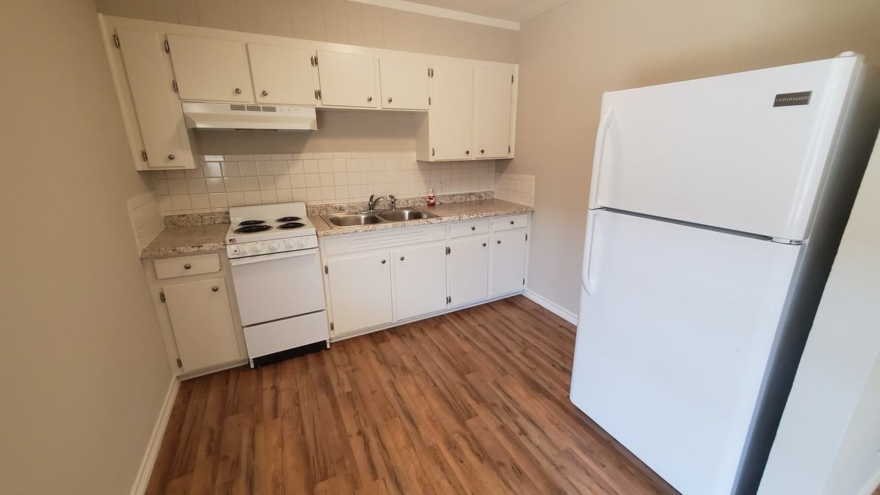 2312 - Photo 2 of 8