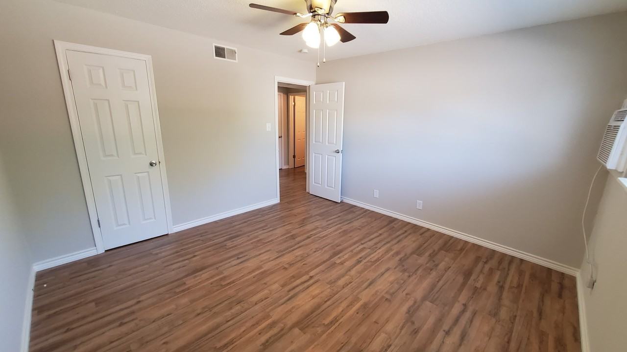 2312 - Photo 3 of 8
