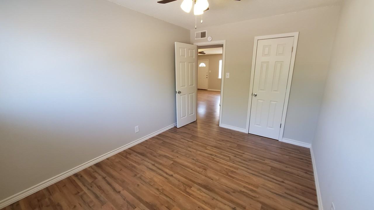 2312 - Photo 4 of 8