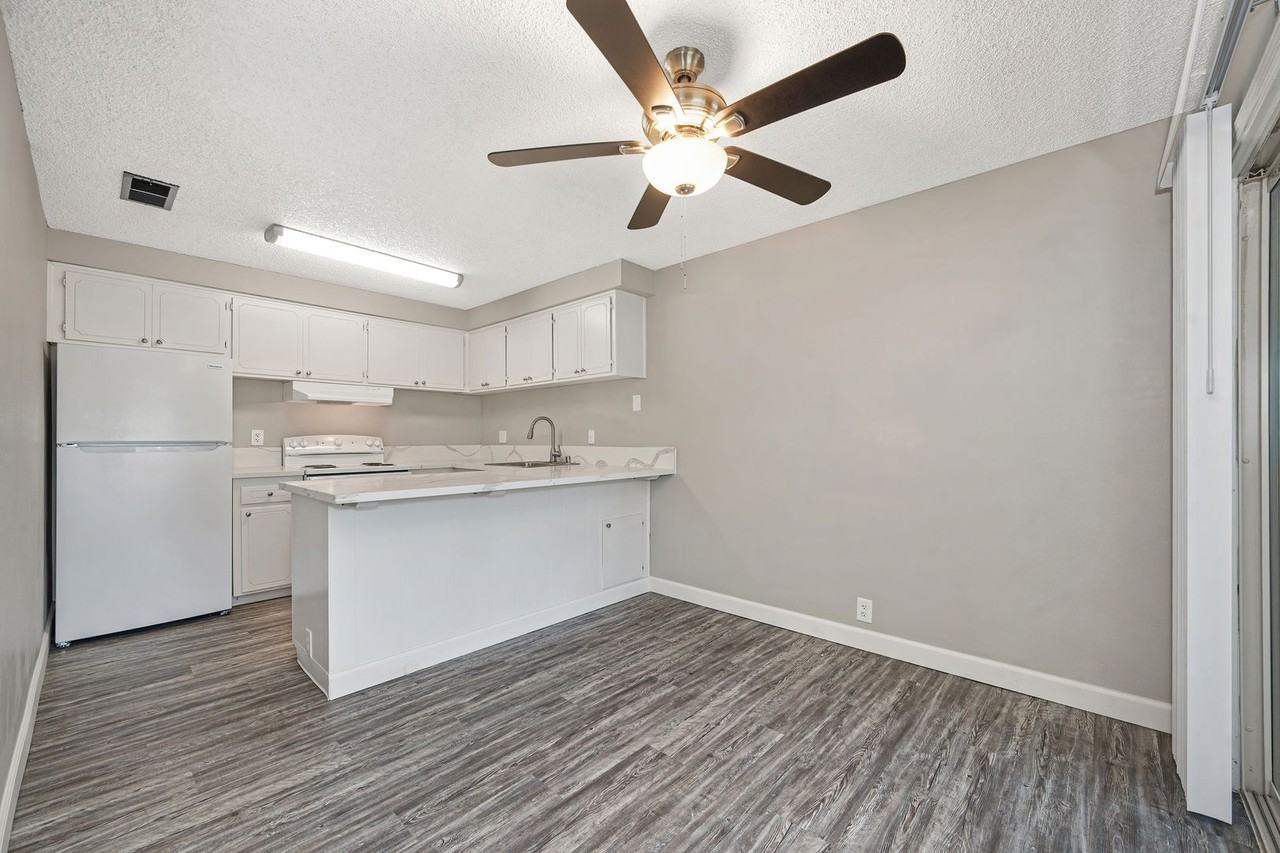 Joshua Tree Apartments - Photo 4 of 29