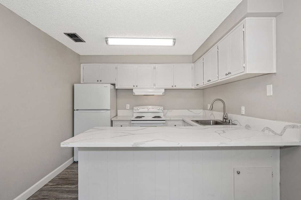 Joshua Tree Apartments - Photo 5 of 29