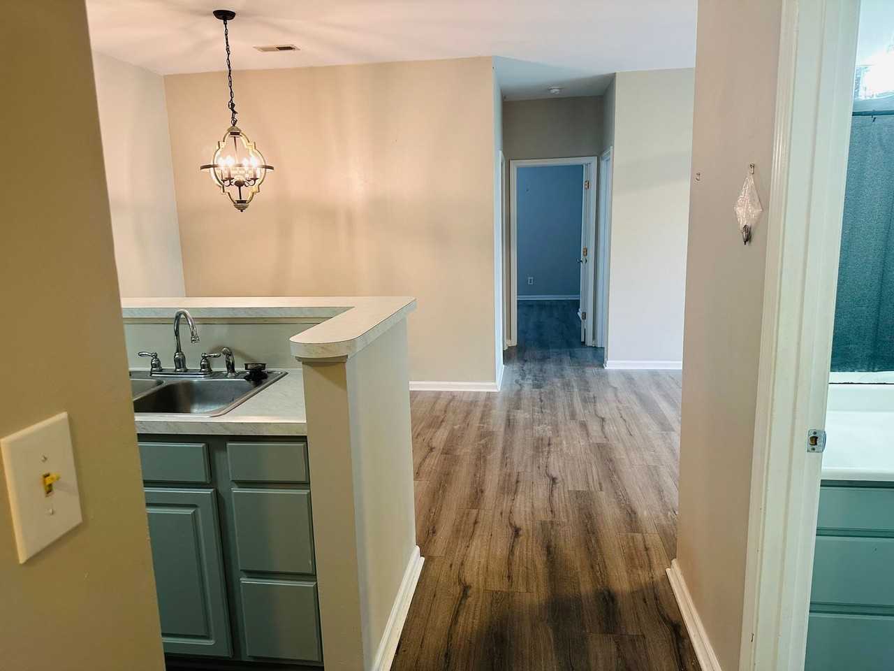 1600 Long Grove Dr - Photo 5 of 15