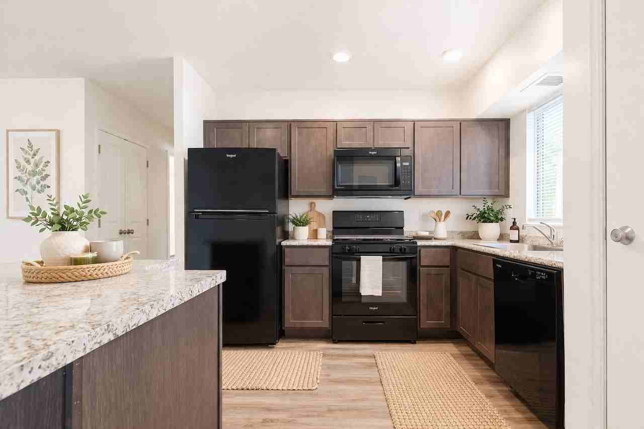 Lynn Hill - Photo 2 of 22