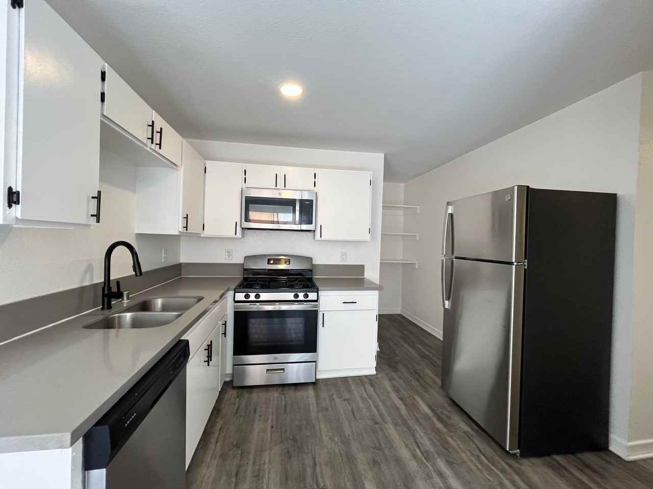 226 South Serrano - Photo 4 of 30